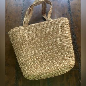 New adorable straw bag